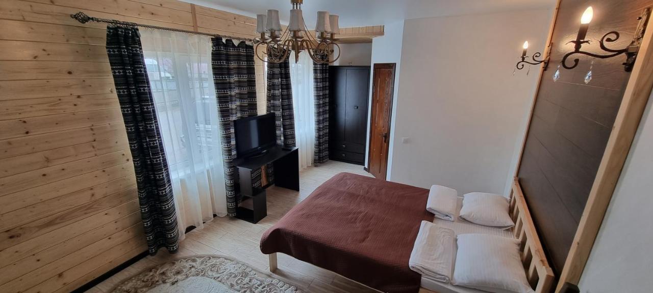 Коло Гір Hotel Kolochava Ngoại thất bức ảnh