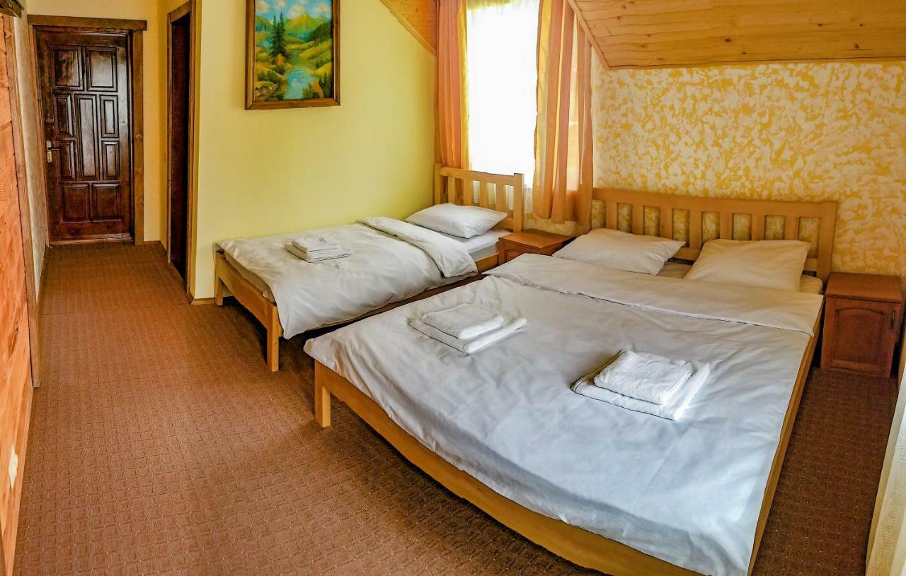Коло Гір Hotel Kolochava Ngoại thất bức ảnh
