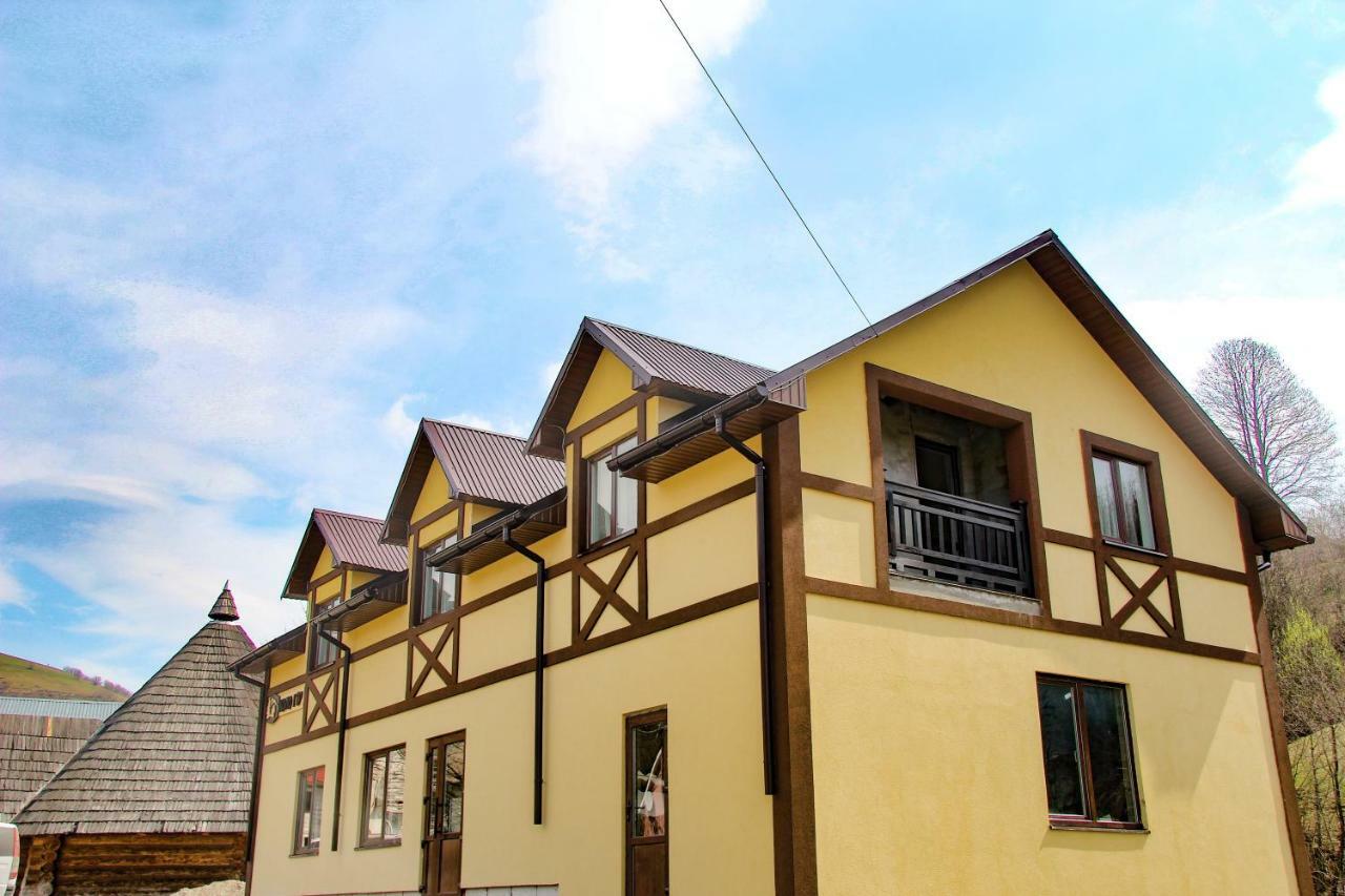 Коло Гір Hotel Kolochava Ngoại thất bức ảnh