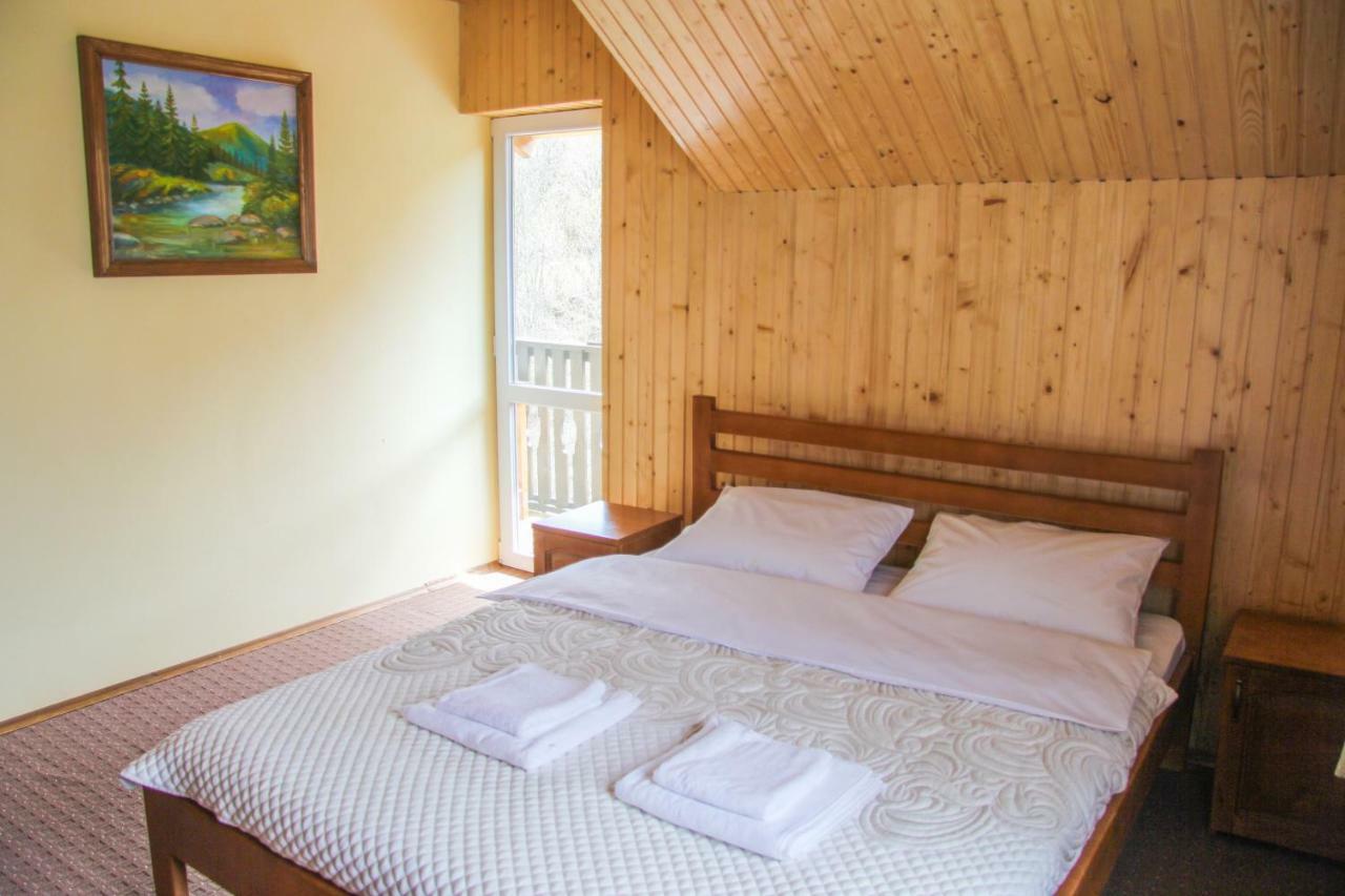 Коло Гір Hotel Kolochava Ngoại thất bức ảnh