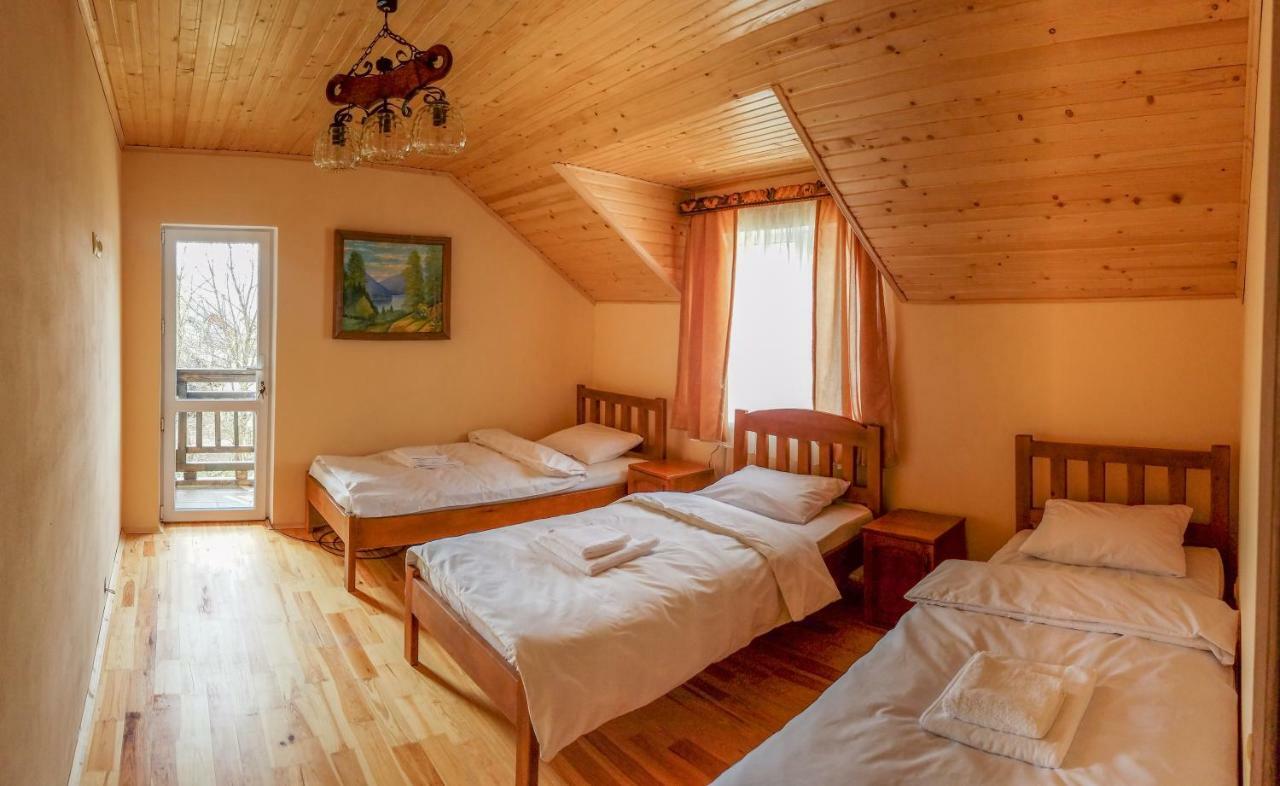 Коло Гір Hotel Kolochava Ngoại thất bức ảnh